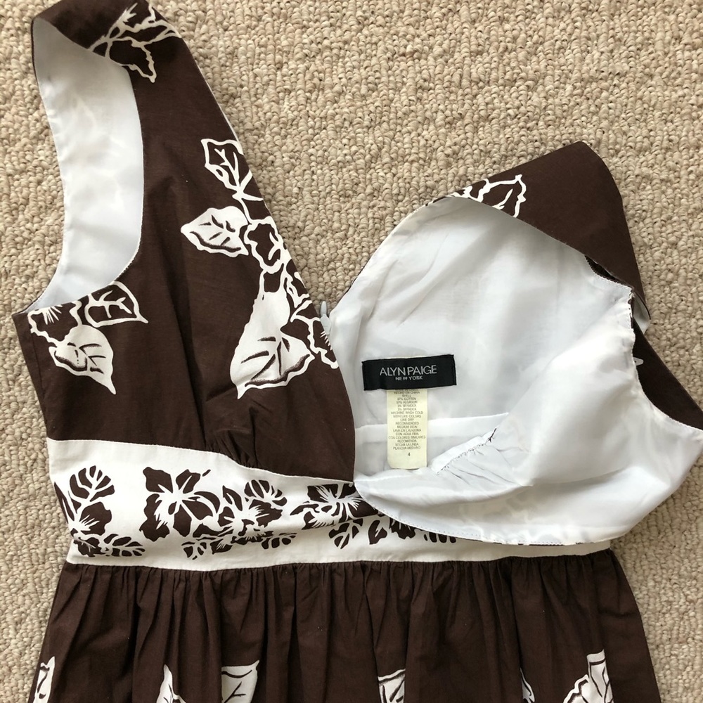 Dresses - Picture 3 of 4